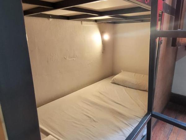 Katana Capsule Hostel : photo 3 de la chambre lit dans dortoir mixte de 6 lits