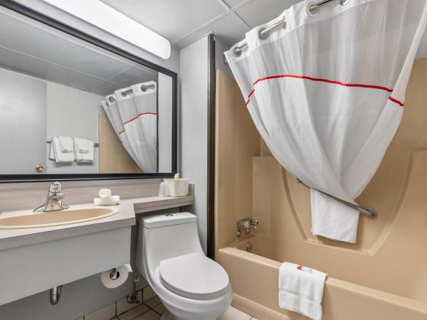 Emerald Hotel & Suites Calgary Airport : photo 2 de la chambre chambre double standard