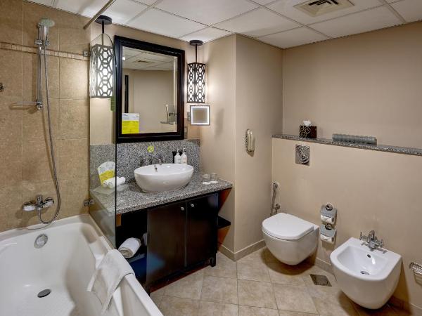 Holiday Inn Dubai Al Barsha, an IHG Hotel : photo 4 de la chambre chambre king premium avec vue sur ville