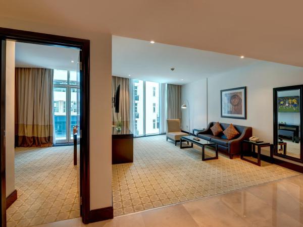 Holiday Inn Dubai Al Barsha, an IHG Hotel : photo 3 de la chambre one-bedroom king suite with balcony 2