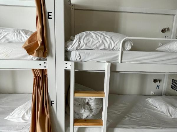Georges Hostel & Café : photo 2 de la chambre lit simple dans dortoir de 4 lits