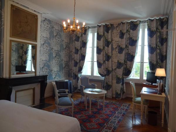 Hôtel Le Choiseul : photo 1 de la chambre chambre familiale