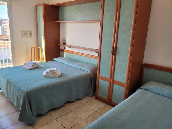 HOTEL ADRIA BEACH : photo 4 de la chambre chambre triple standard - vue sur mer