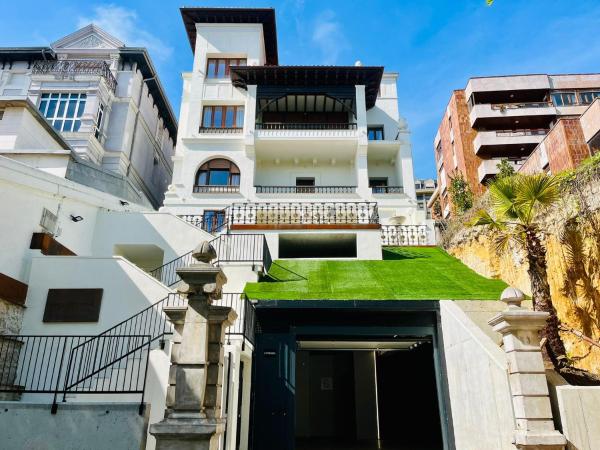 Hotel Royal Suite Santander : photo 2 de la chambre suite de luxe avec terrasse et vue sur la mer