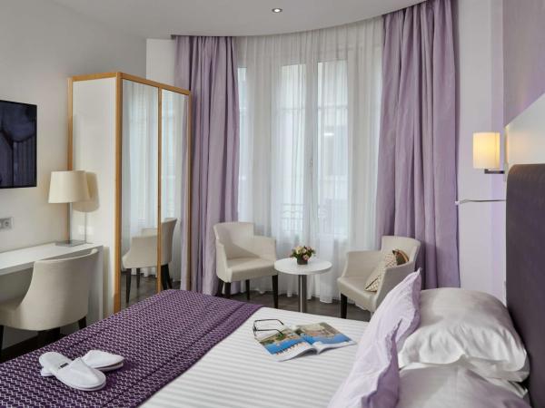 Best Western Plus Hotel Carlton Annecy : photo 1 de la chambre chambre lit queen-size prestige avec baignoire spa - non-fumeurs
