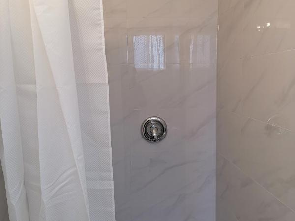 Private Rooms in House in North York Shared Kitchen : photo 8 de la chambre chambre double deluxe avec balcon