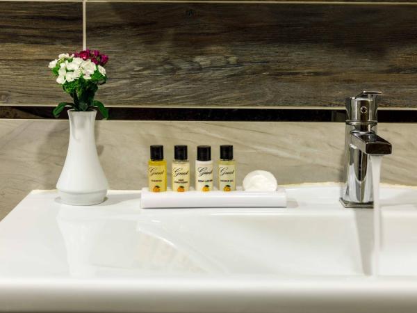 Golden Crown Hotel : photo 6 de la chambre chambre triple standard