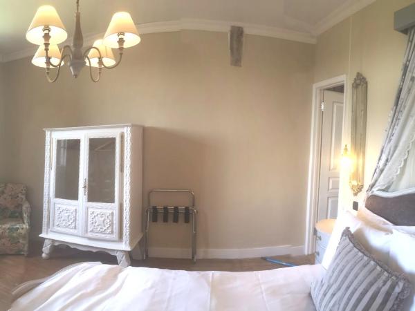 R & R BERGERAC : photo 4 de la chambre chambre double avec salle de bains privative