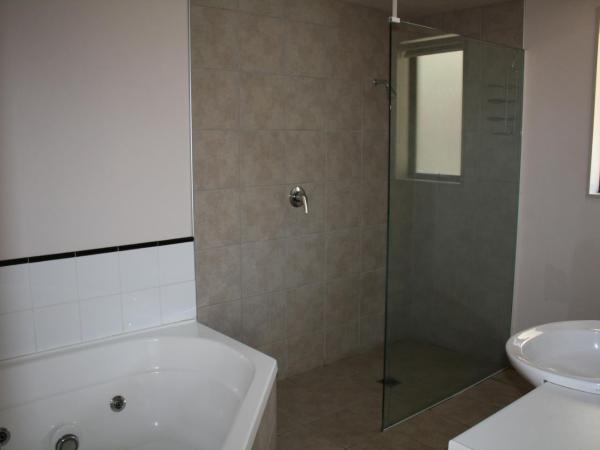 Southgate Motor Inn : photo 3 de la chambre suite avec baignoire spa