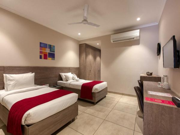 ROSASTAYS Gurugram Golf Course : photo 5 de la chambre chambre deluxe double ou lits jumeaux