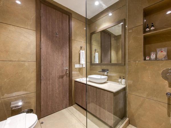 ROSASTAYS Gurugram Golf Course : photo 7 de la chambre chambre deluxe double ou lits jumeaux