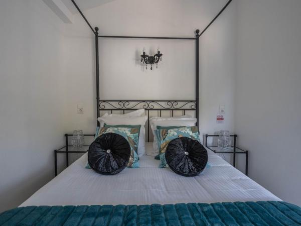 Hôtel Le Méditerranée : photo 1 de la chambre chambre quadruple supérieure climatisée - vue partielle sur mer