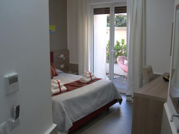 Regina Margherita Suite : photo 7 de la chambre chambre lit king-size - vue sur jardin