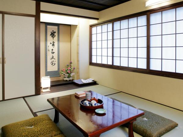 Matsubaya Ryokan : photo 2 de la chambre chambre de luxe de style japonais avec salle de bains privative