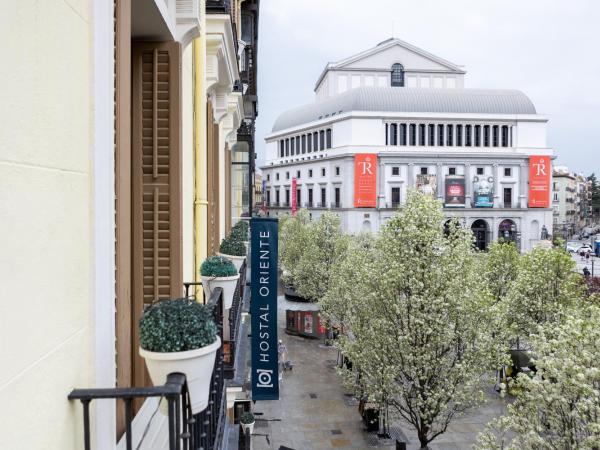 Hostal Oriente : photo 1 de la chambre chambre double ou lits jumeaux - vue sur ville