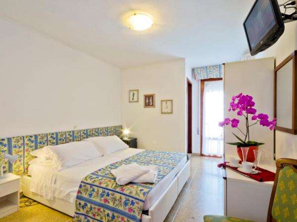 Hotel Nevada : photo 9 de la chambre chambre double ou lits jumeaux avec accès à la plage