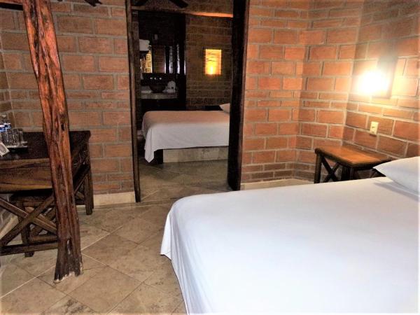 Hotel Casa de Lirio Diamante : photo 2 de la chambre chambre lits jumeaux