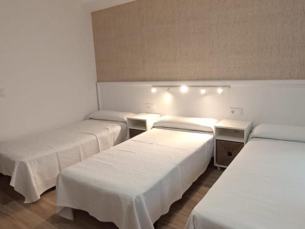 Hostal Linar : photo 2 de la chambre chambre triple