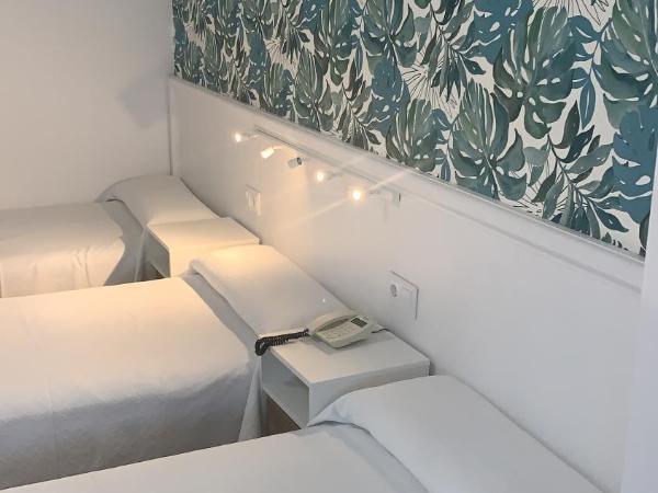 Hostal Linar : photo 8 de la chambre chambre triple