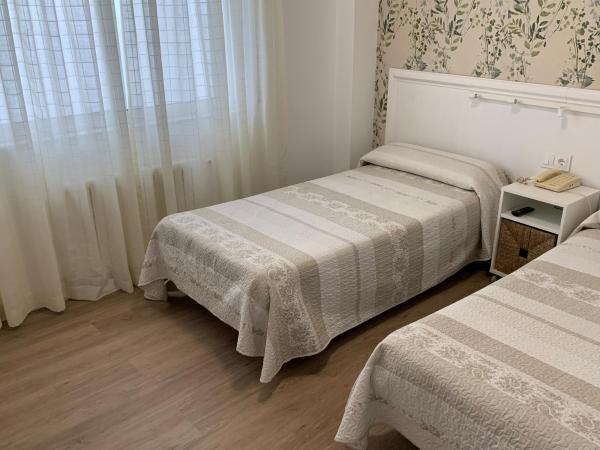 Hostal Linar : photo 9 de la chambre chambre lits jumeaux