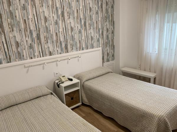 Hostal Linar : photo 6 de la chambre chambre lits jumeaux