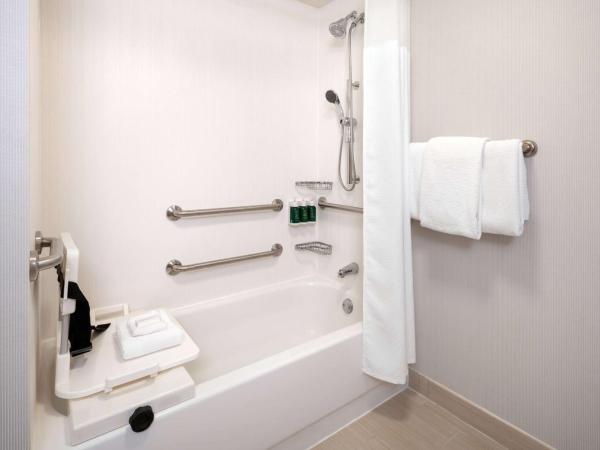 Sonesta Select Phoenix Camelback : photo 4 de la chambre chambre deluxe avec 2 lits doubles et douche accessible en fauteuil roulant - adaptée aux personnes à mobilité réduite/malentendantes