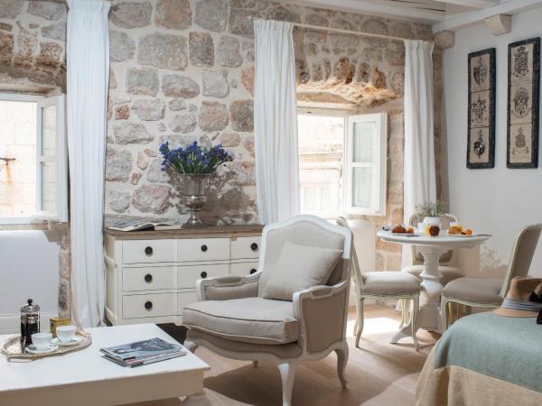 St. Joseph's : photo 8 de la chambre studio lit king-size de luxe - vue sur ville