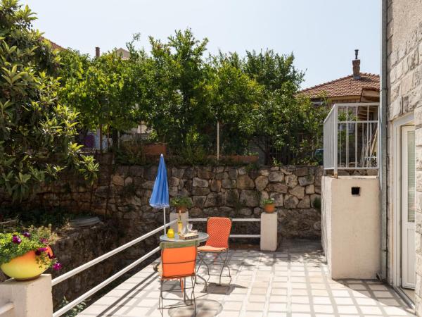 Guest House Bradas : photo 9 de la chambre chambre simple avec salle de bains commune