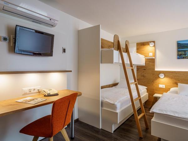 Hotel Bernerhof : photo 1 de la chambre chambre quadruple supérieure avec climatisation