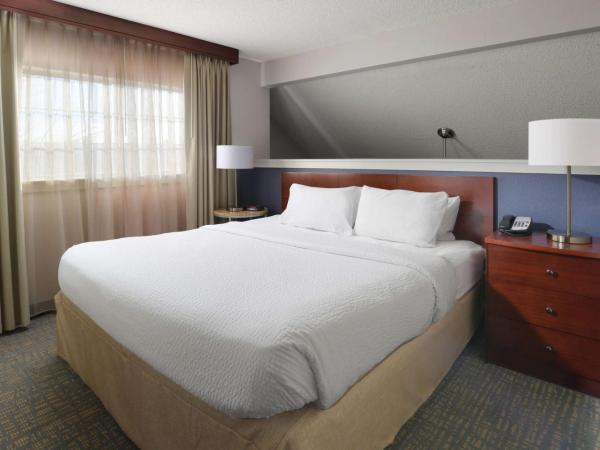 Sonesta ES Suites Albuquerque : photo 1 de la chambre suite loft 2 chambres avec lit king-size et lit queen-size