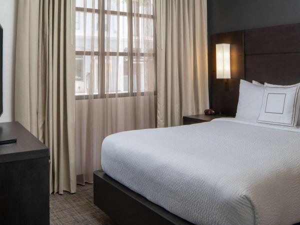 Sonesta ES Suites New Orleans Convention Center : photo 1 de la chambre suite 1 chambre avec lit queen-size