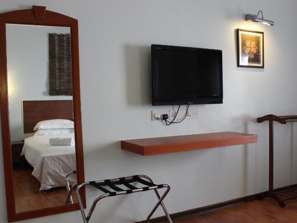 Hotel Maluri : photo 6 de la chambre chambre deluxe avec 2 lits queen-size