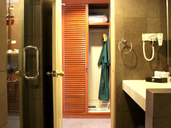 Hotel Maluri : photo 4 de la chambre suite avec jacuzzi