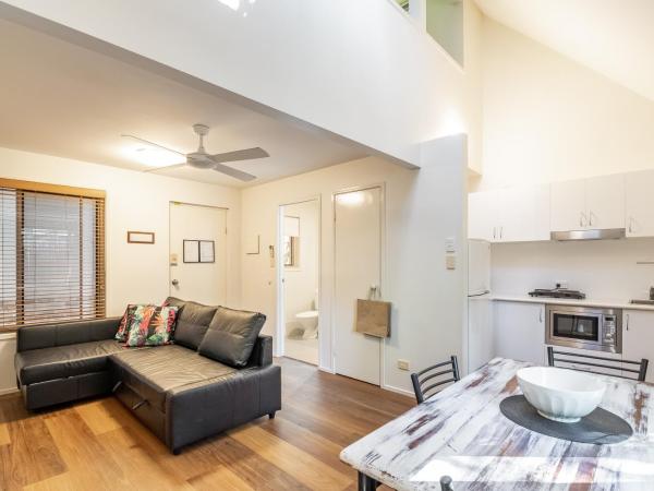 Byron Central Apartments : photo 5 de la chambre loft avec lit queen-size