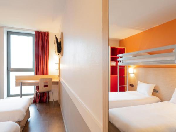 Premiere Classe Le Havre Centre-LES DOCKS : photo 2 de la chambre chambre triple avec 3 lits simples