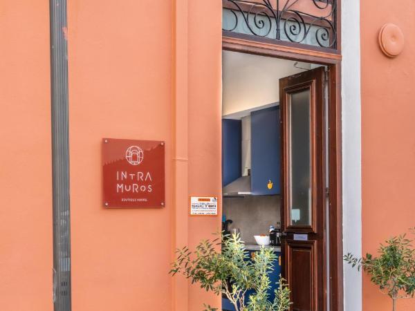 Intra Muros Hostel : photo 4 de la chambre chambre double avec salle de bains commune