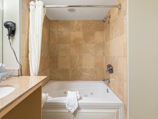 Sandy Beach Resort : photo 6 de la chambre suite deluxe avec lit king-size