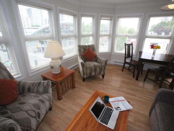 Times Square Suites Hotel : photo 2 de la chambre hébergement d'angle 1 chambre et salon