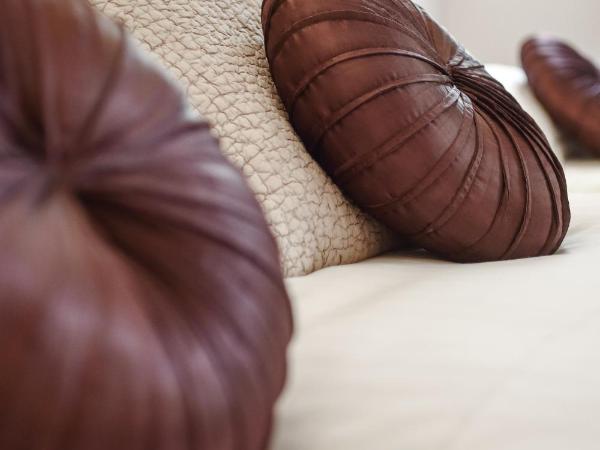 Hotel Le Mas de Castel - Piscine chauffee : photo 10 de la chambre chambre triple supérieure avec terrasse