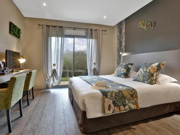 Hotel Le Mas de Castel - Piscine chauffee : photo 4 de la chambre chambre double premium avec terrasse privée