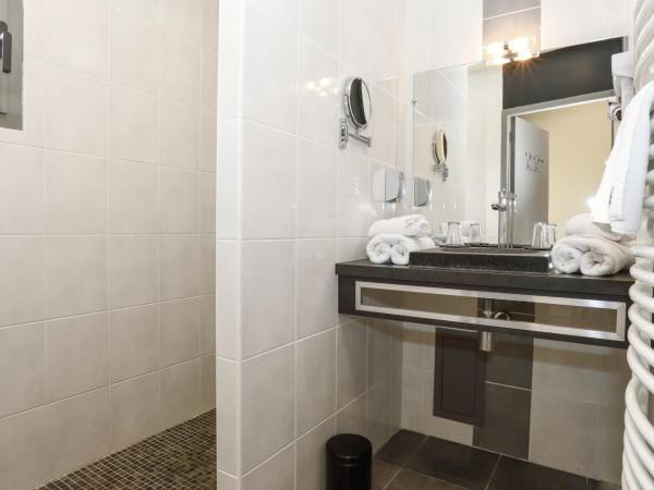 Hotel Le Mas de Castel - Piscine chauffee : photo 1 de la chambre chambre double premium avec terrasse privée