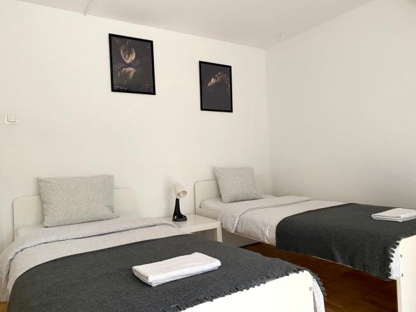 Pokoje Rezydencja Parysa : photo 6 de la chambre chambre lits jumeaux avec salle de bains commune