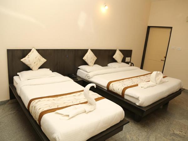 Soundarya Hotel : photo 9 de la chambre chambre triple