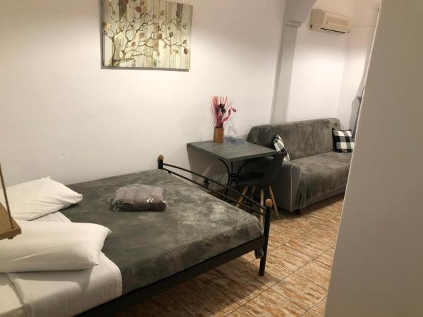 Lefteris Traditional Rooms : photo 10 de la chambre chambre double avec balcon privatif