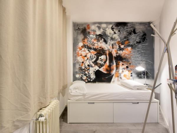 Free Hostels Barcelona : photo 5 de la chambre chambre simple avec salle de bains commune