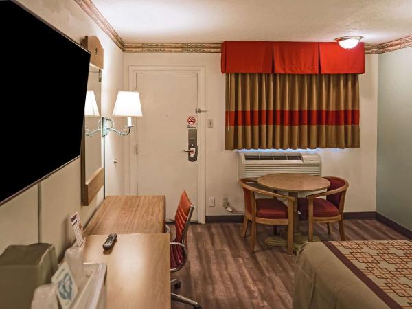 Rodeway Inn Albuquerque Downtown on Rt 66 : photo 2 de la chambre chambre lit king-size - non-fumeurs