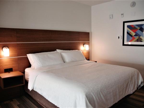 Holiday Inn Express & Suites - Edmonton SW - Windermere, an IHG Hotel : photo 1 de la chambre chambre lit king-size standard
