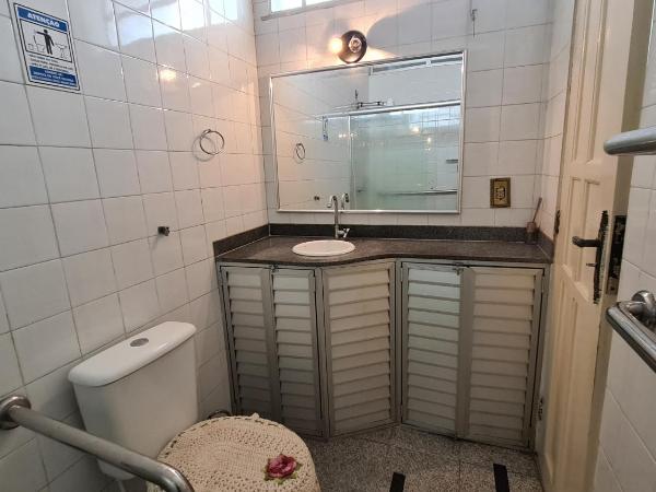 Aldeia Hostel : photo 3 de la chambre chambre double avec salle de bains privative