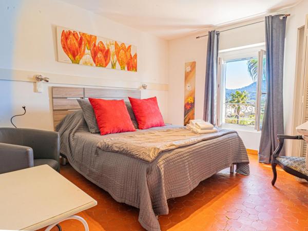 Domaine de l'Aufrene : photo 5 de la chambre chambre double avec salle de bains privative sur le palier