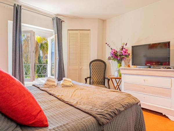 Domaine de l'Aufrene : photo 2 de la chambre chambre double avec salle de bains privative sur le palier